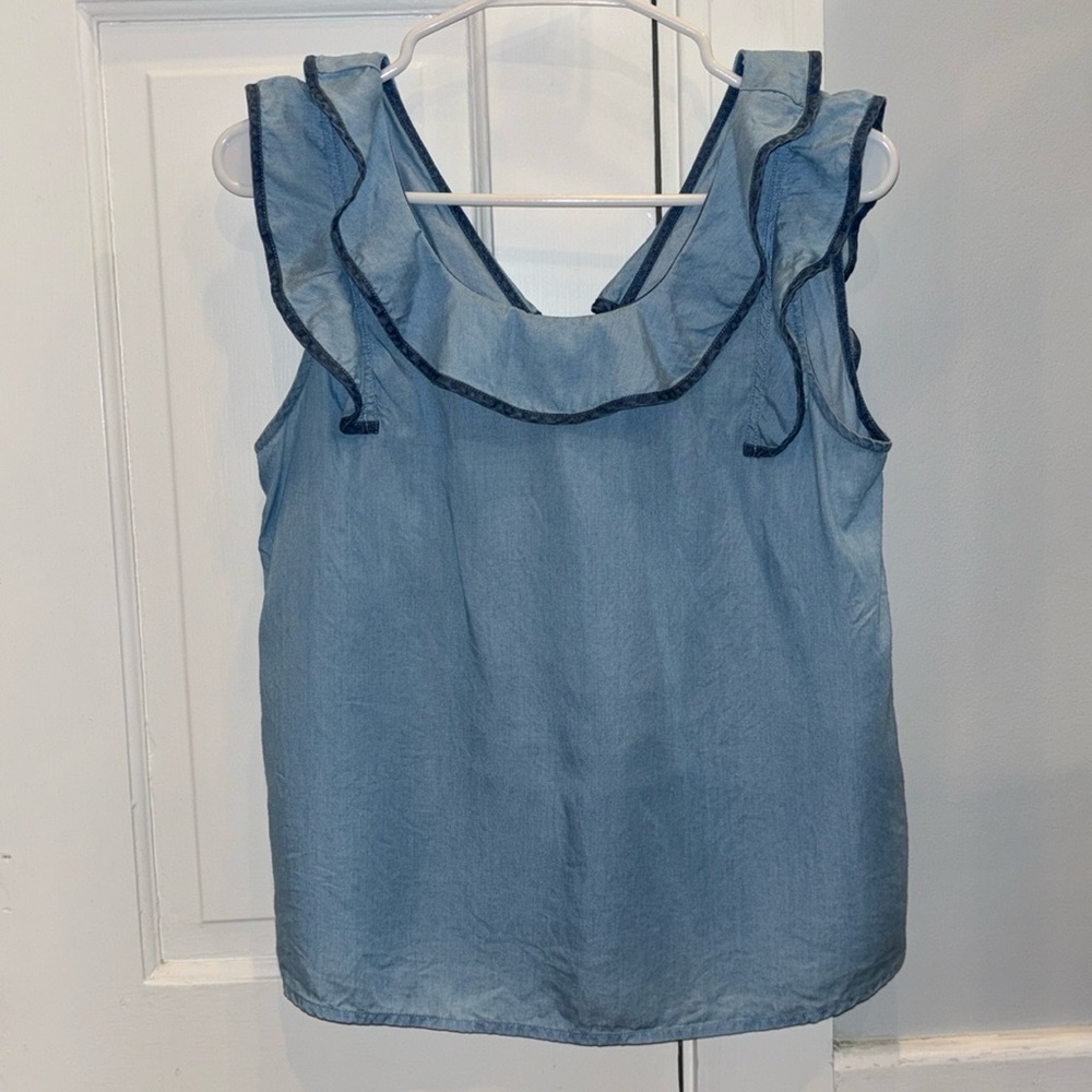🩵 Crown & Ivy - Women’s Ruffle Sleeve Chambray Top 🩵